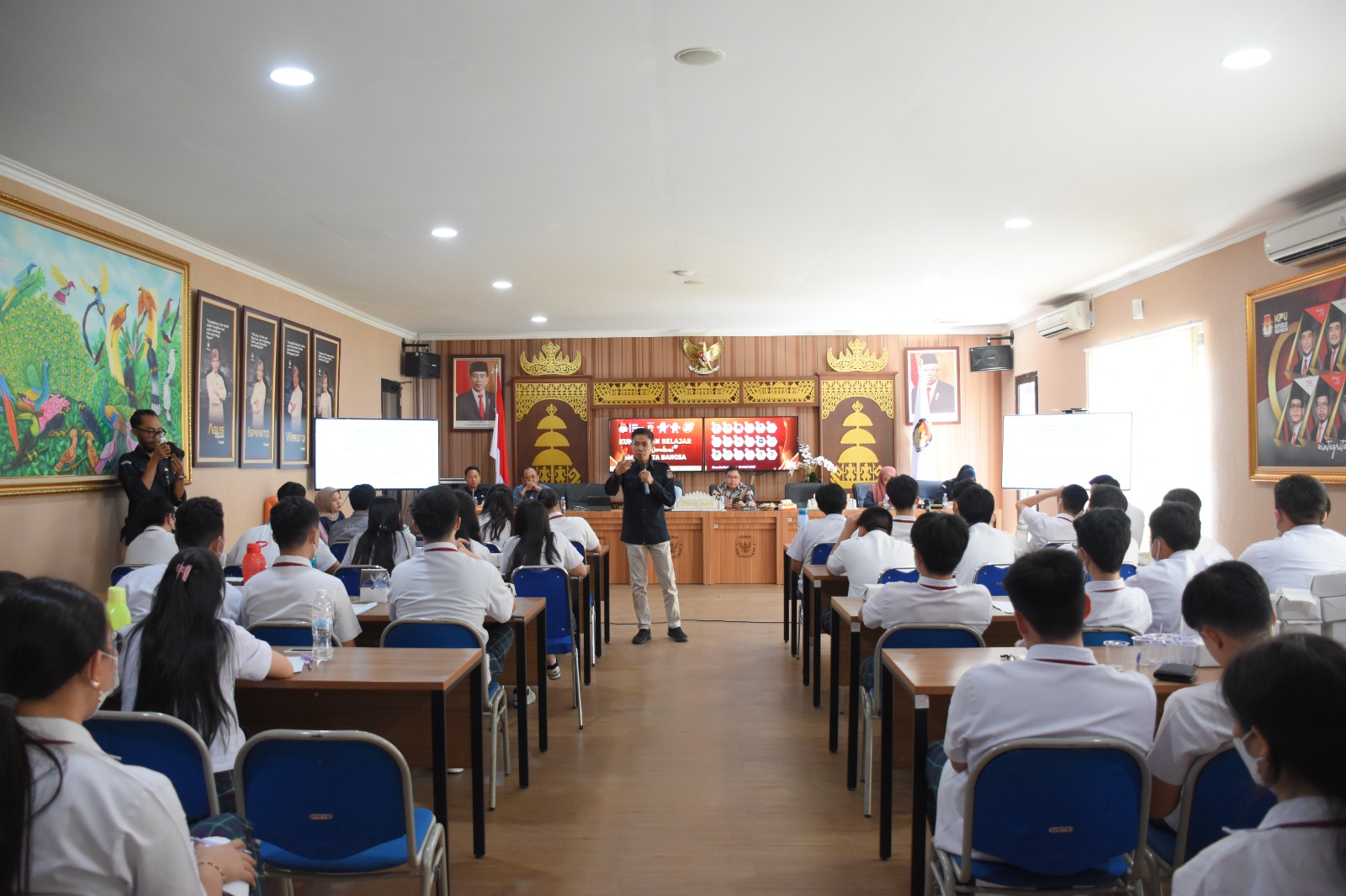 Kunjungan Belajar Siswa Sekolah Menengah Atas