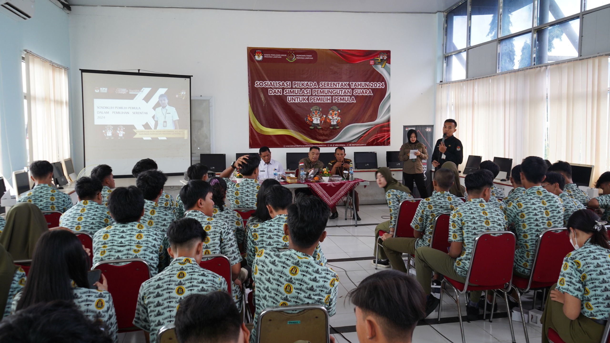 Sosialisasi Pilkada Serentak tahun 2024 dan Simulasi Pemungutan Suara Untuk Pemilih Pemula